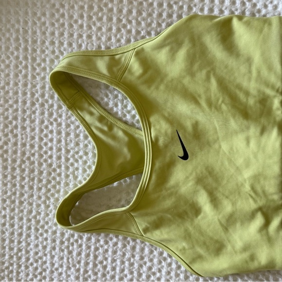 Nike Women's Swoosh Medium Support Padded Sports Bra - Limelight - Picture 2 of 4